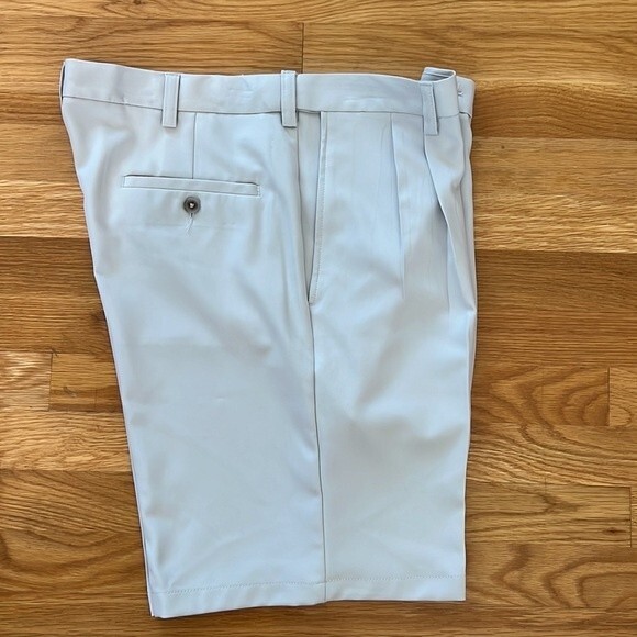 Haggar Men’s Cool 18 Pro Pleated Expandable Shorts - Picture 8 of 9